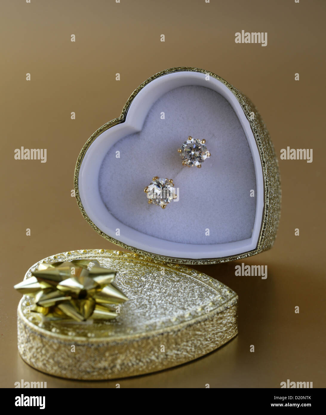 Earrings box hi-res stock photography and images - Alamy