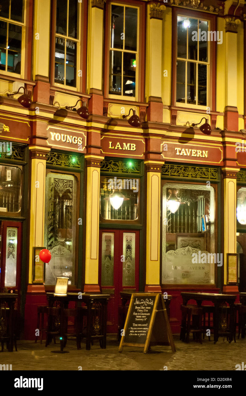 The lamb tavern at leadenhall market hires stock photography and