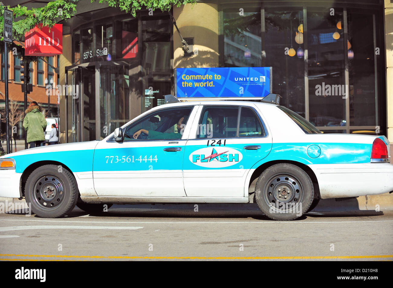 USA Illinois Chicago Taxi at stop light on State Street in downtown Chicago. Stock Photo