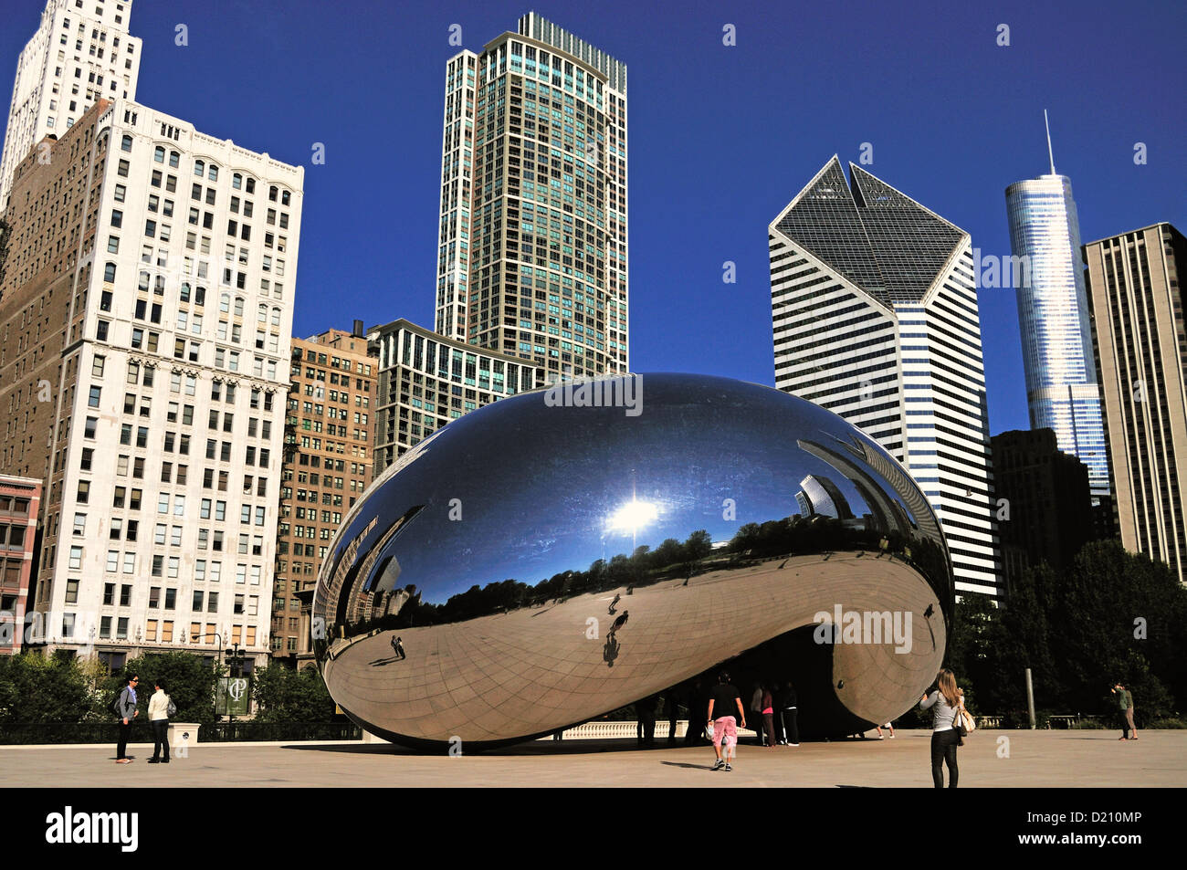 USA Illinois Chicago's Cloud Gate sculpture Millennium Park with Trump Tower, 55 E. Randolph and Smurfit-Stone buildings Stock Photo