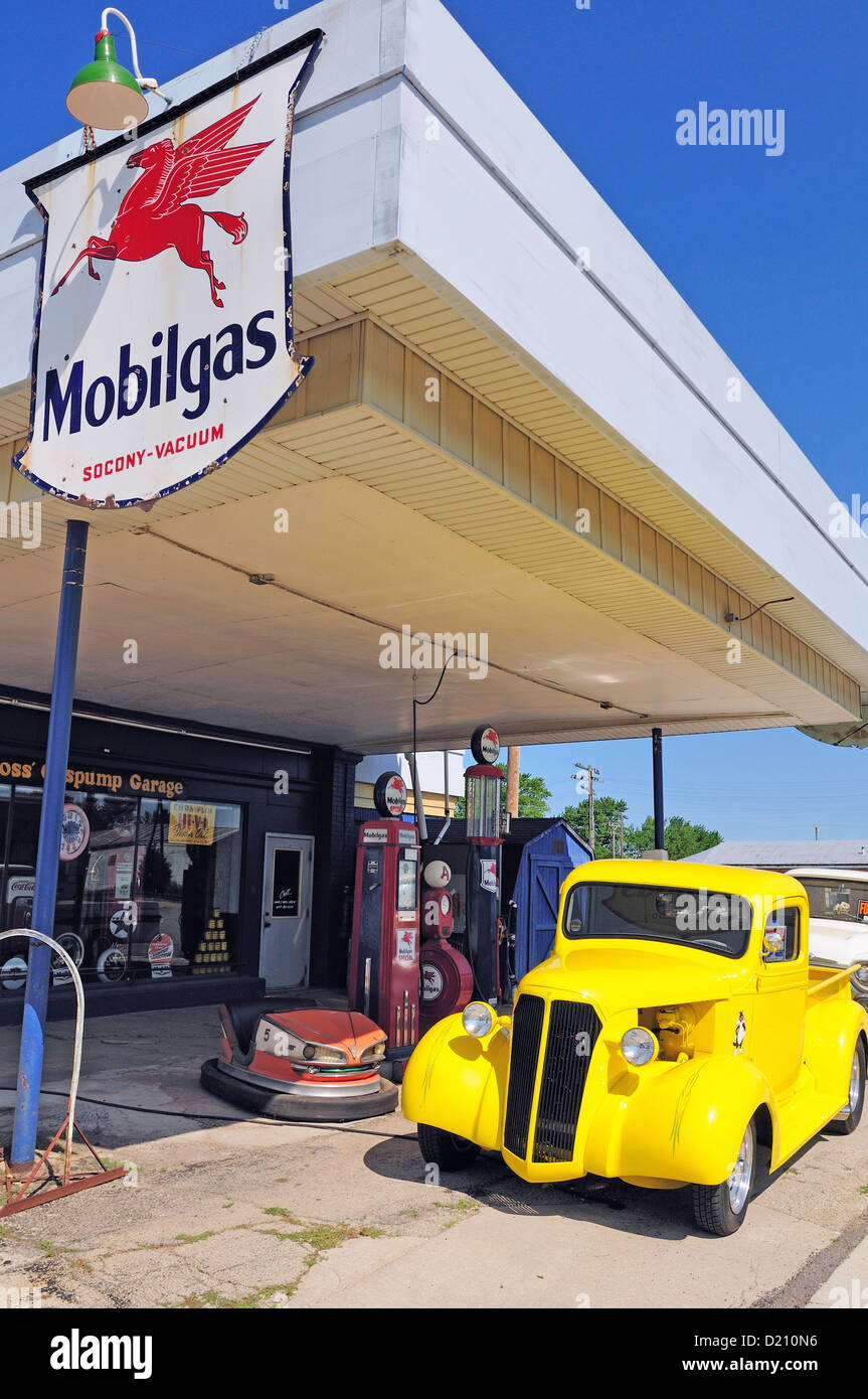 Old gas station illinois hires stock photography and images Alamy