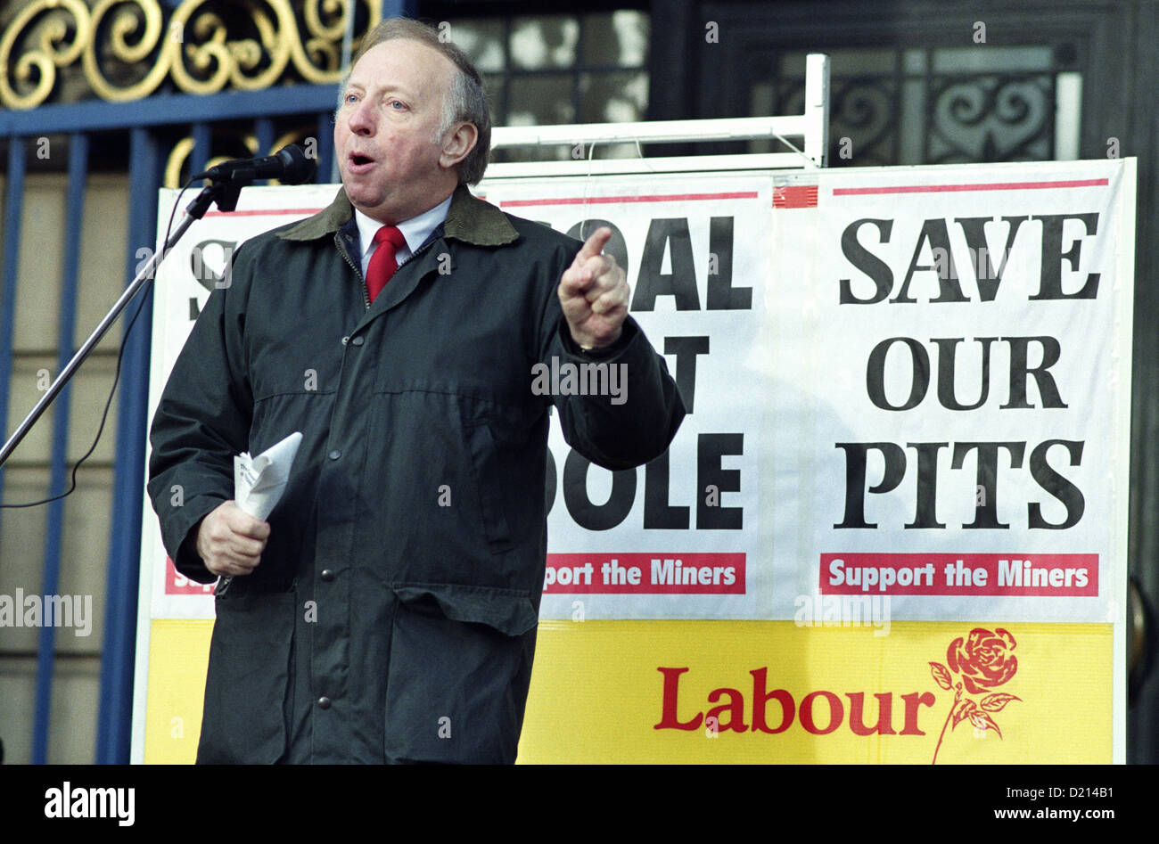 Miners leader arthur scargill addressing hi-res stock photography and ...