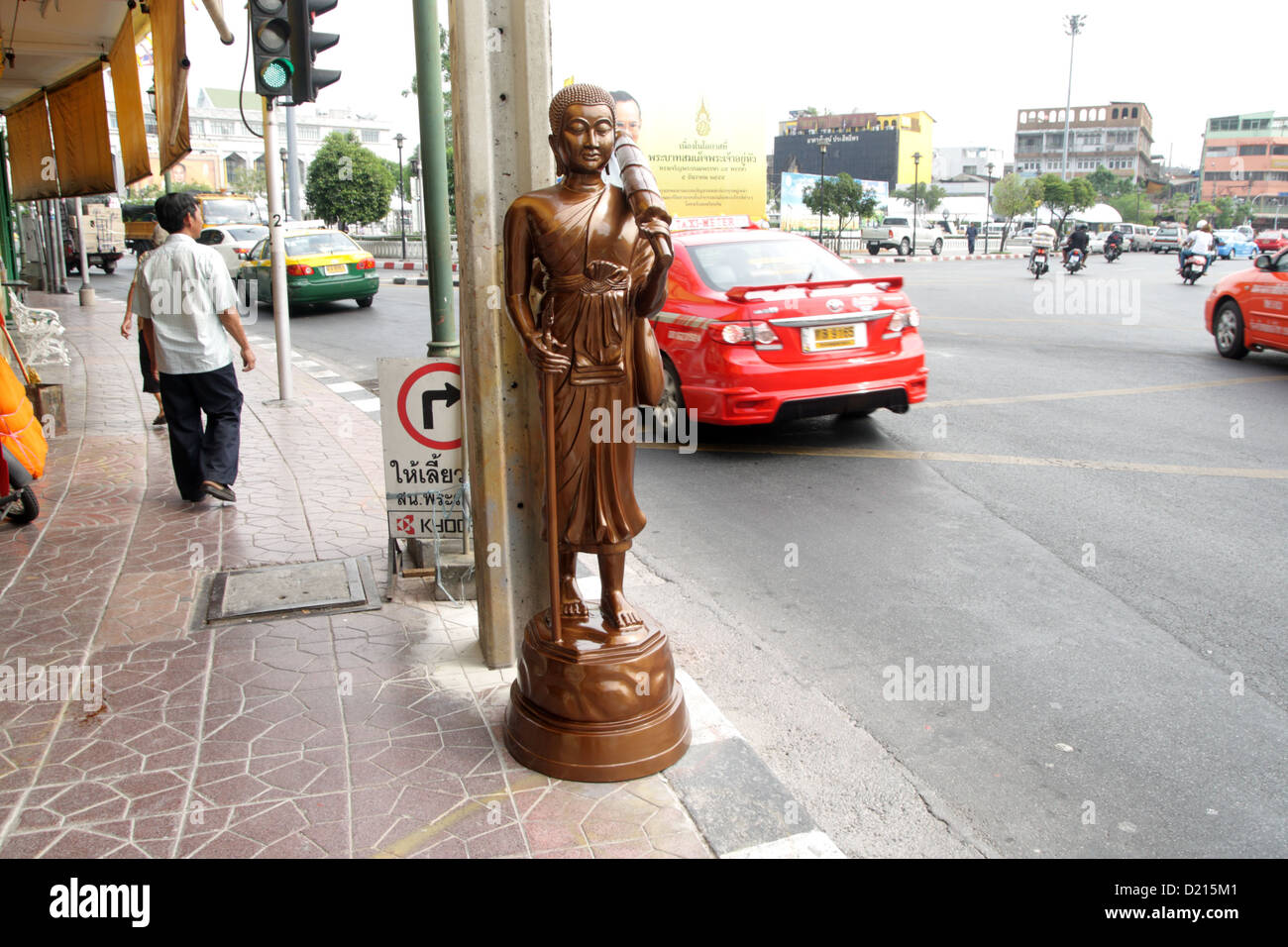 Buddha statue standing near a Buddha statue shop at Bamrung Muang Road