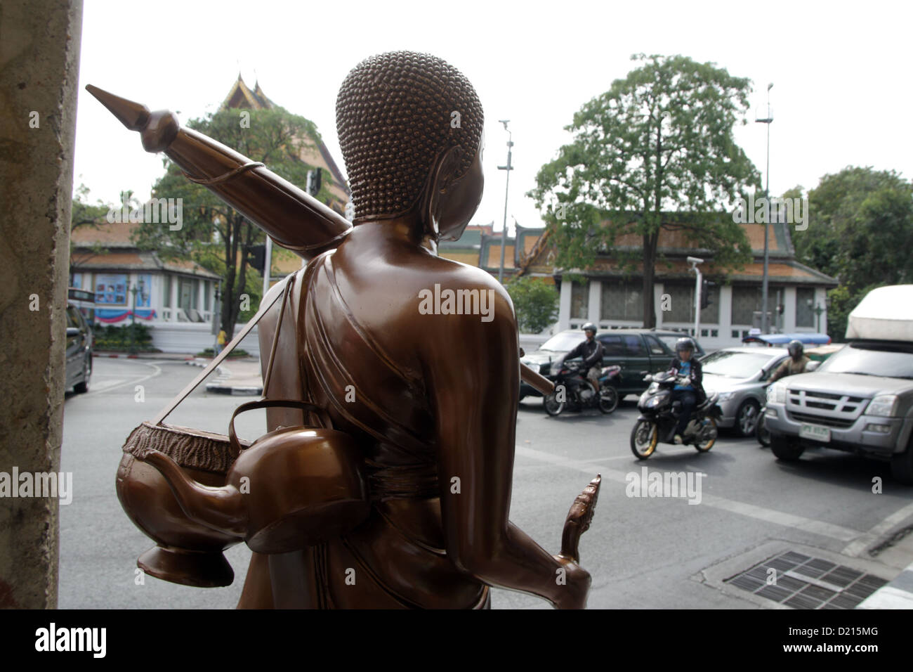Buddha statue standing near a Buddha statue shop at Bamrung Muang Road