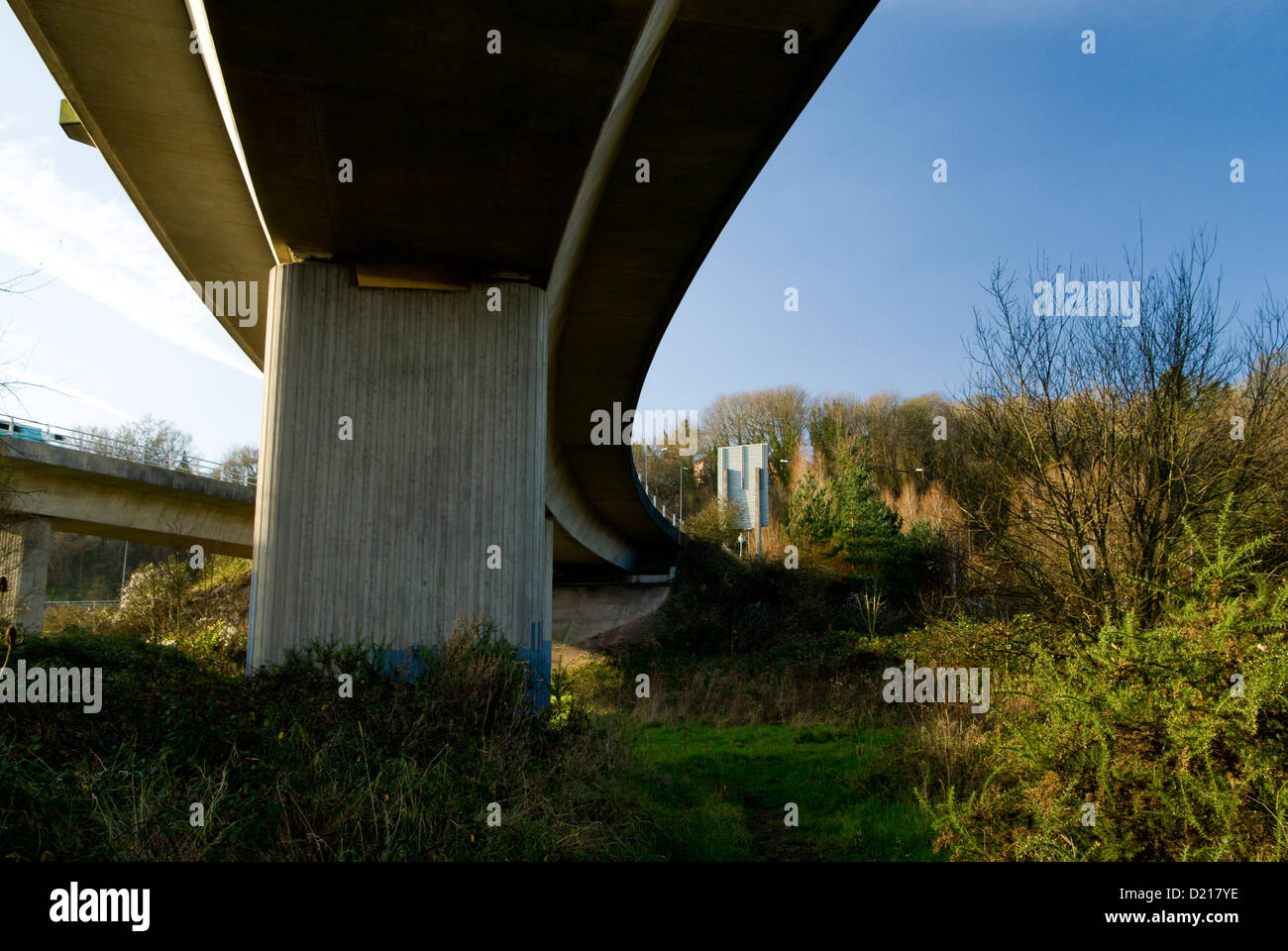 M4 motorway bridge from sustrans route 8 cycle path newport ...