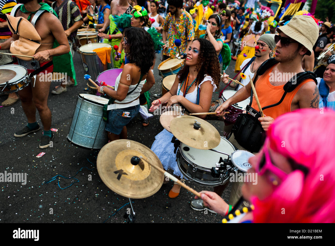 Drum players (bateria) of the Orquestra Voadora band perform during the  carnival street party in Rio de Janeiro, Brazil Stock Photo - Alamy