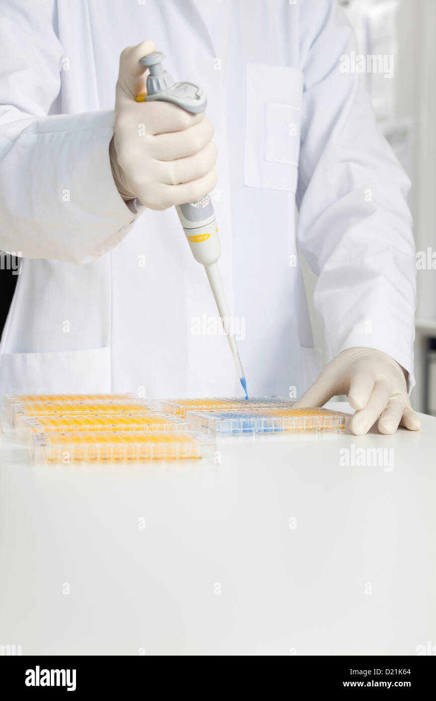 Germany, Bavaria, Munich, Scientist working with chemical in laboratory Stock Photo