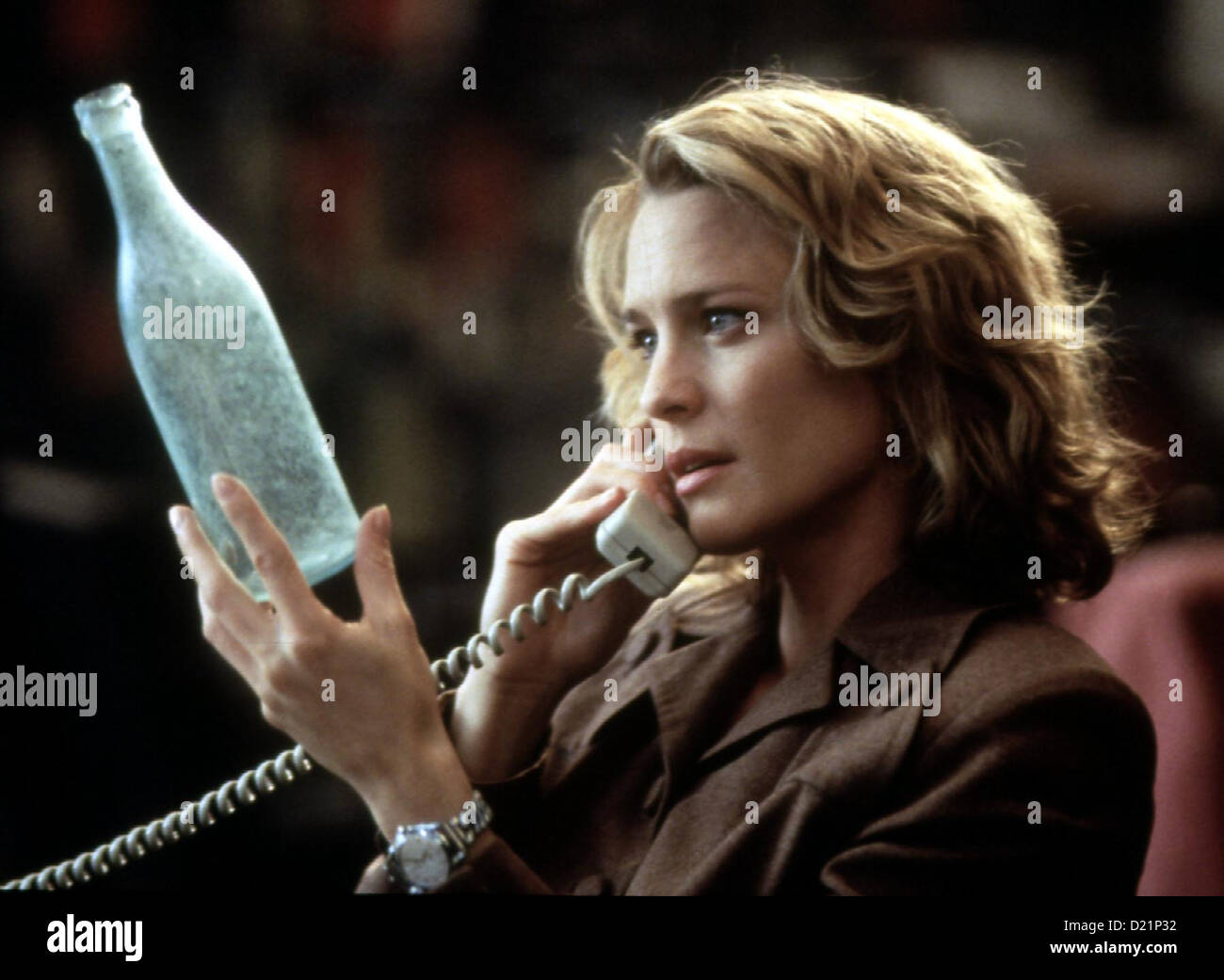 Message In Bottle Message In Bottle Robin Wright Penn Der innige  Liebesbrief in der Flasche laesst Theresa (Robin Wright Stock Photo