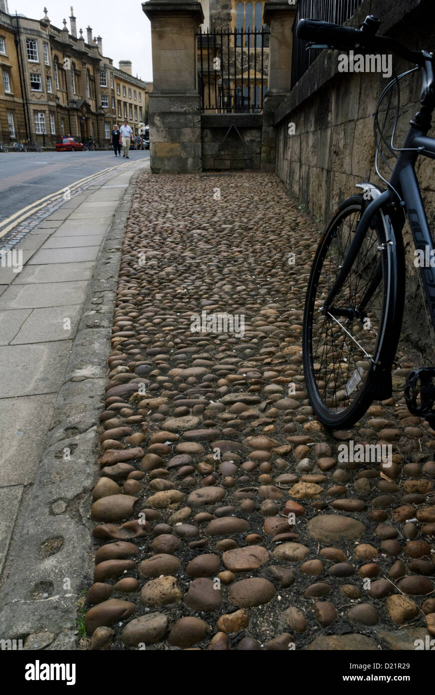 Detail of cobbles beside pavement in Catte Street, Oxford, Oxfordshire, England, UK Stock Photo