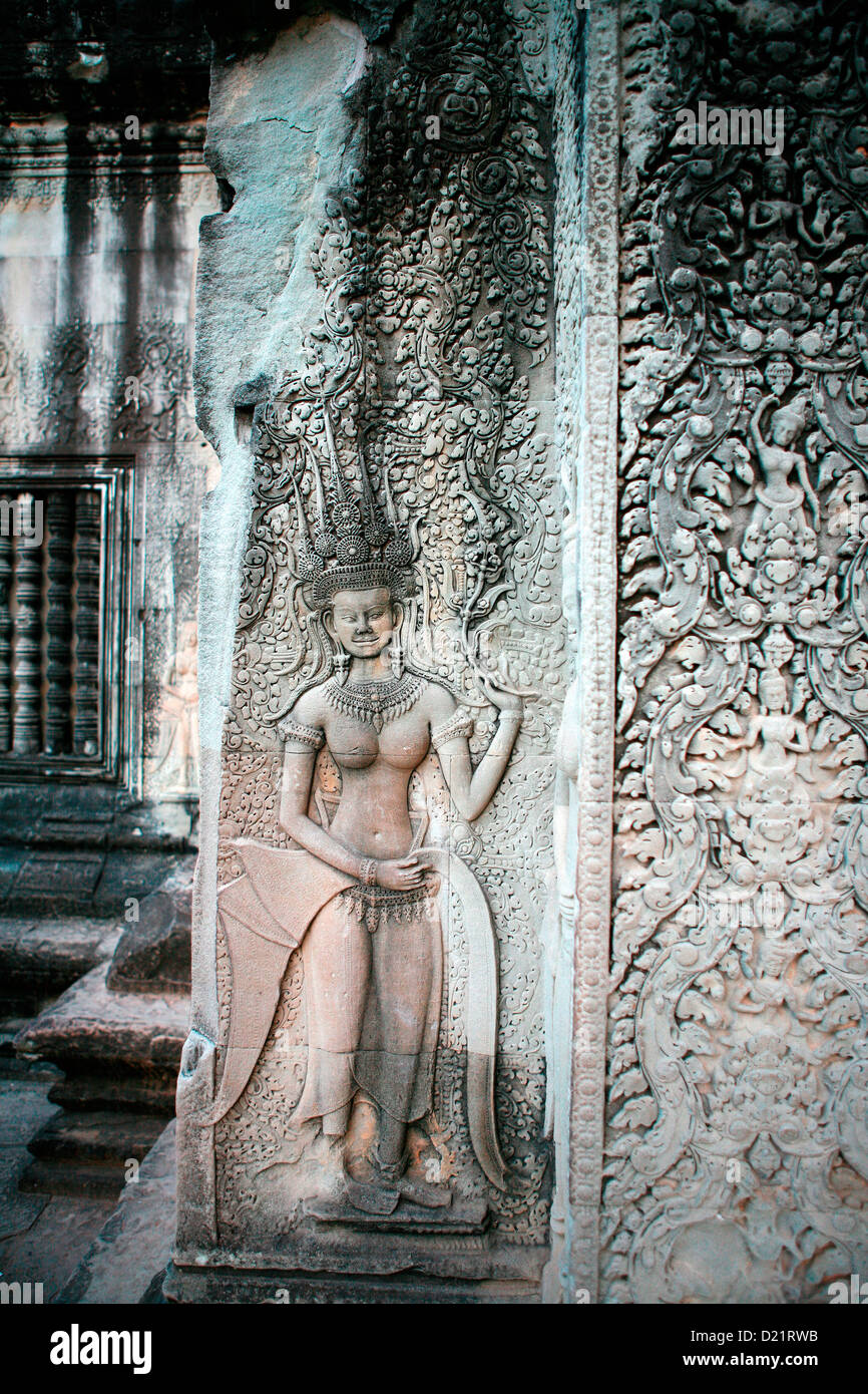 Detail of an intricately carved Apsara or Angelic dancer at Angkor Wat near Siem Reap in Cambodia, Indochina. Stock Photo