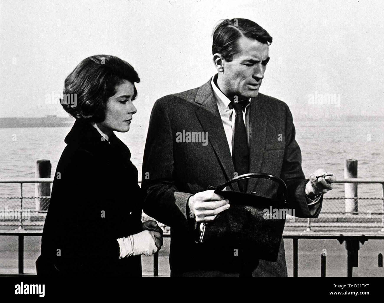 Die 27. Etage   Mirage   Sheila (Diane Baker), David (Gregory Peck) *** Local Caption *** 1965  -- Stock Photo