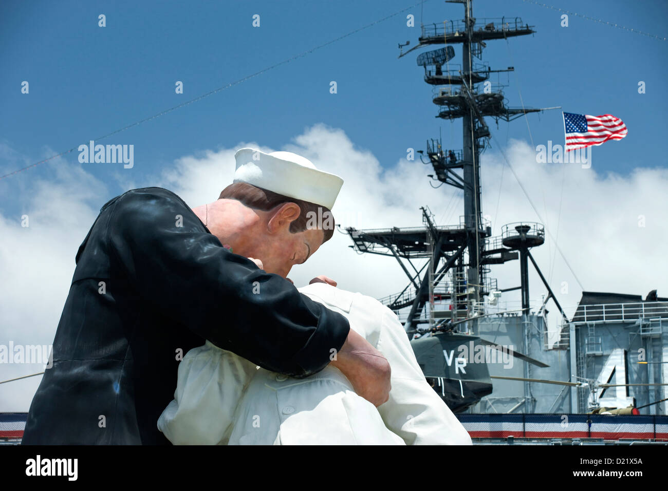 HISTORICAL 2007 UNCONDITIONAL SURRENDER KISS SCULPTURE (©SEWARD JOHNSON