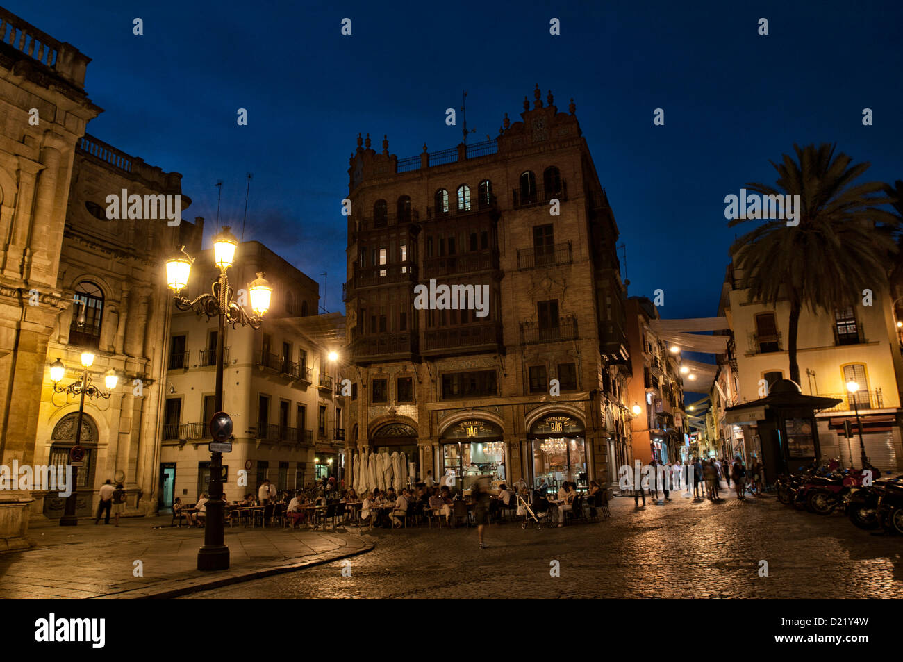Seville nightlife hi-res stock photography and images - Alamy