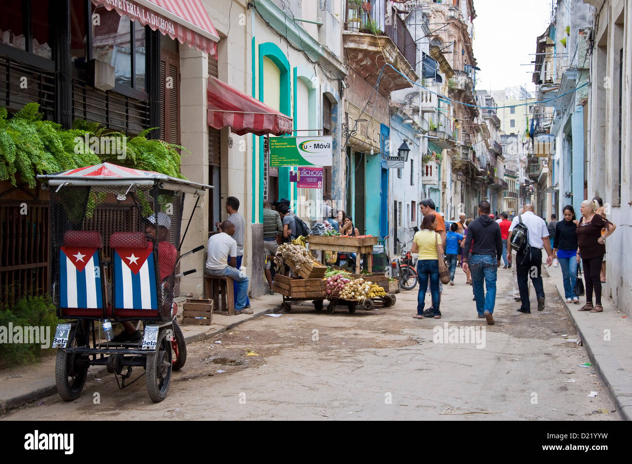 Cuba, Havana, daily life Stock Photo - Alamy