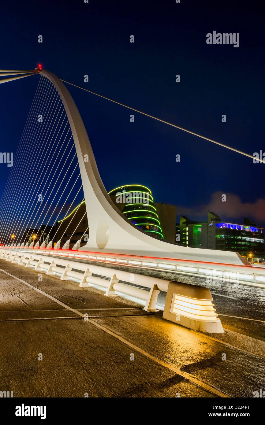 Samuel Beckett Bridge Night, Dublin Ireland Stock Photo - Alamy