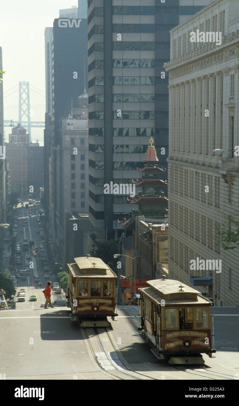 California street Cable cars stop for passengers on Nob Hill Stock Photo