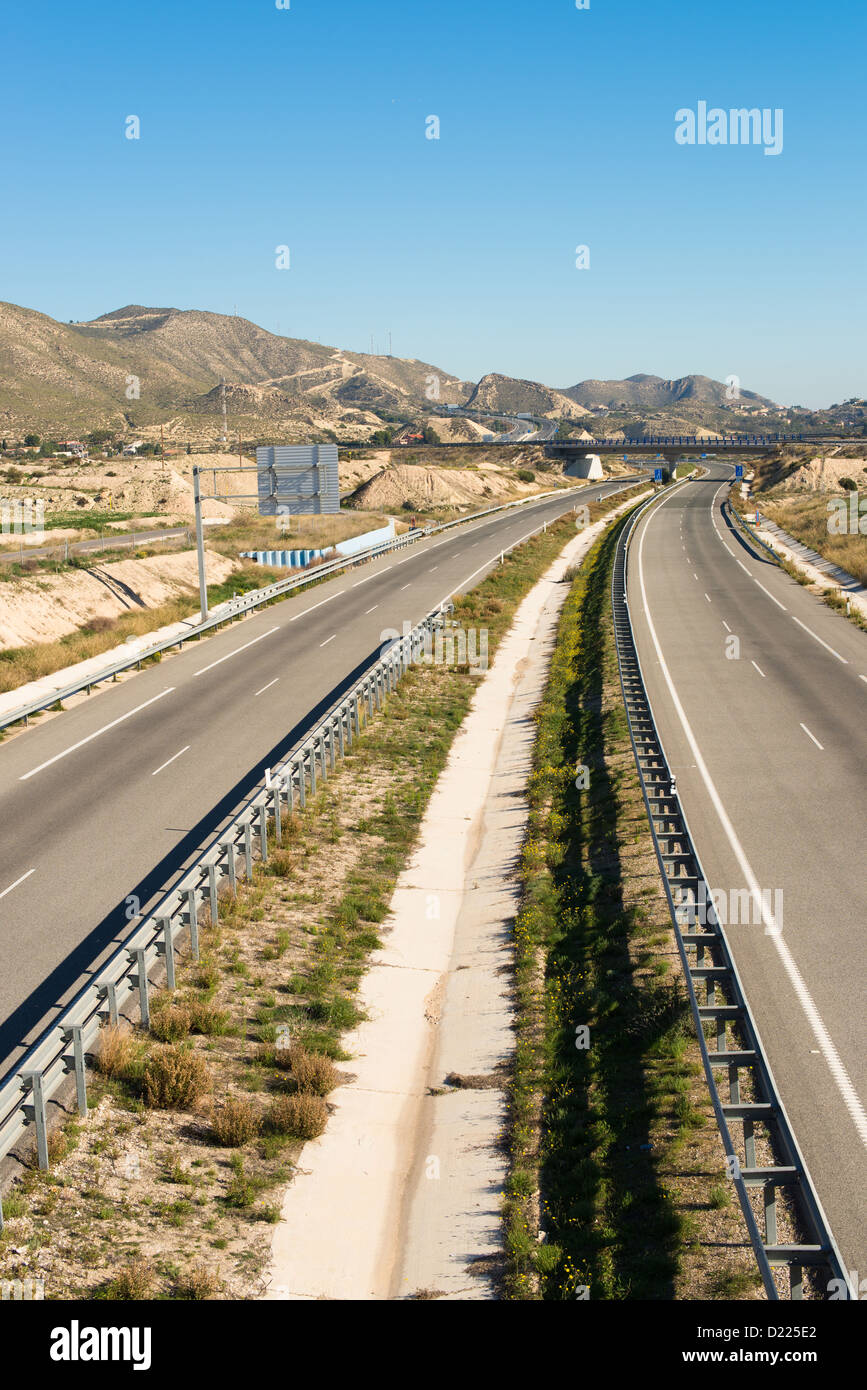 Empty freeway lanes hi-res stock photography and images - Alamy