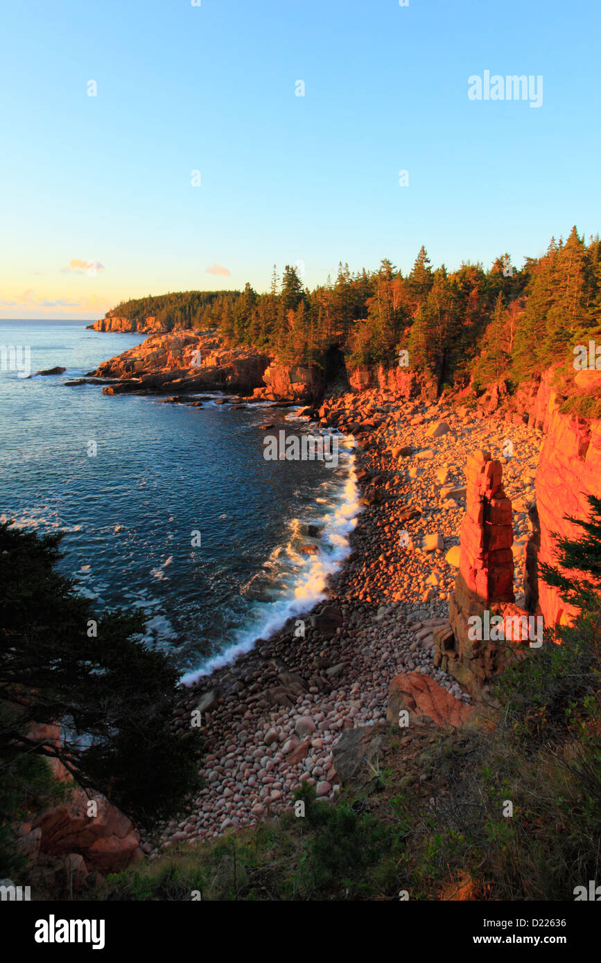 Sunrise at Monument Cove, Otter Cliff, Acadia National Park, Maine, USA Stock Photo