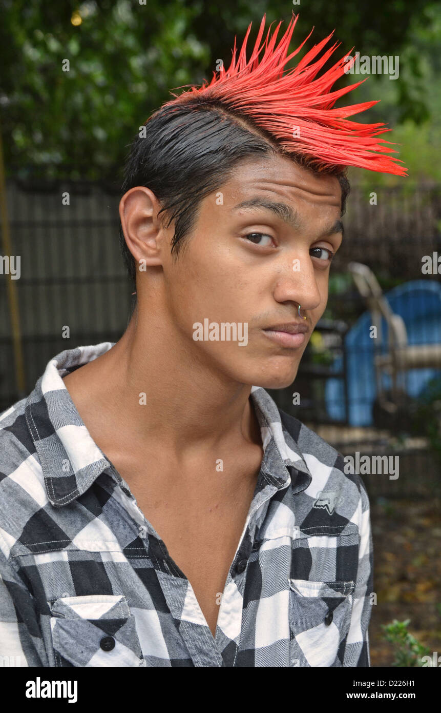 Forvirret desinficere Slægtsforskning Young boy dyed red hair hi-res stock photography and images - Alamy