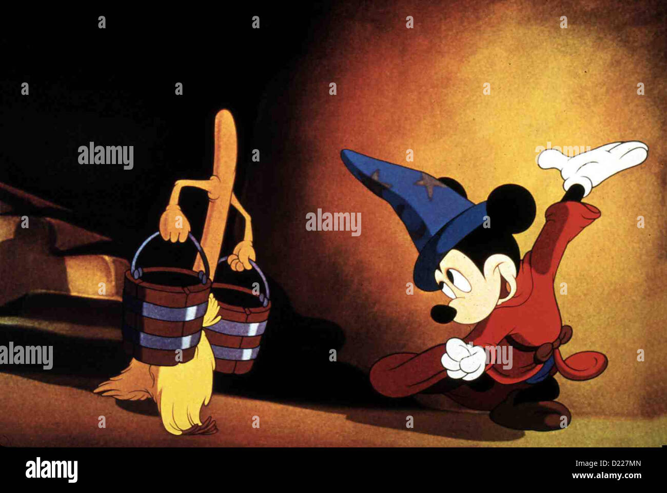 Fantasia 2000   Fantasia 2000   Mickey Mouse in 'The Sorcerer's Apprentice' *** Local Caption *** 2000  Walt Disney Pictures Stock Photo