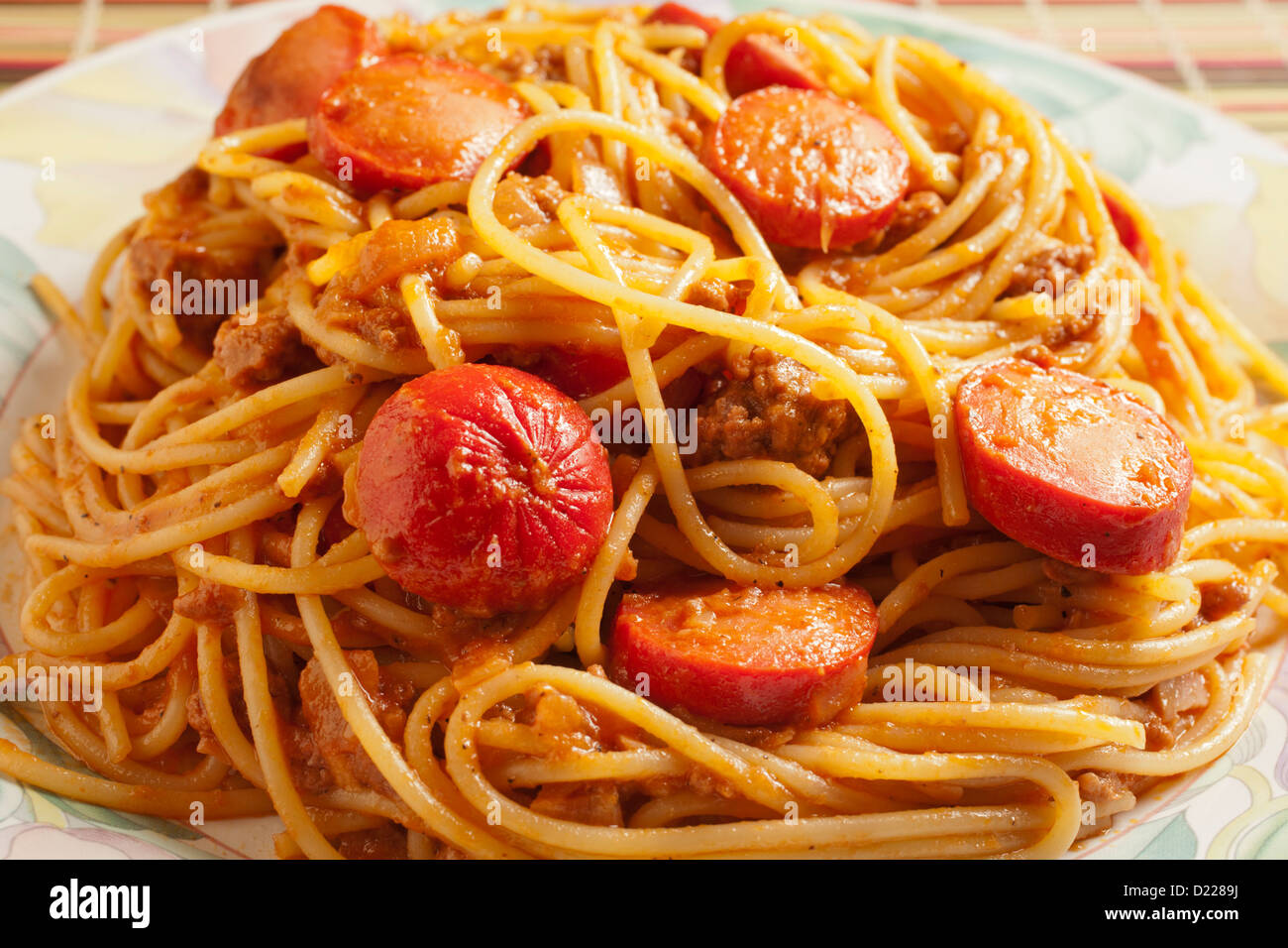 Filipino spaghetti with sliced hot dogs Stock Photo Alamy