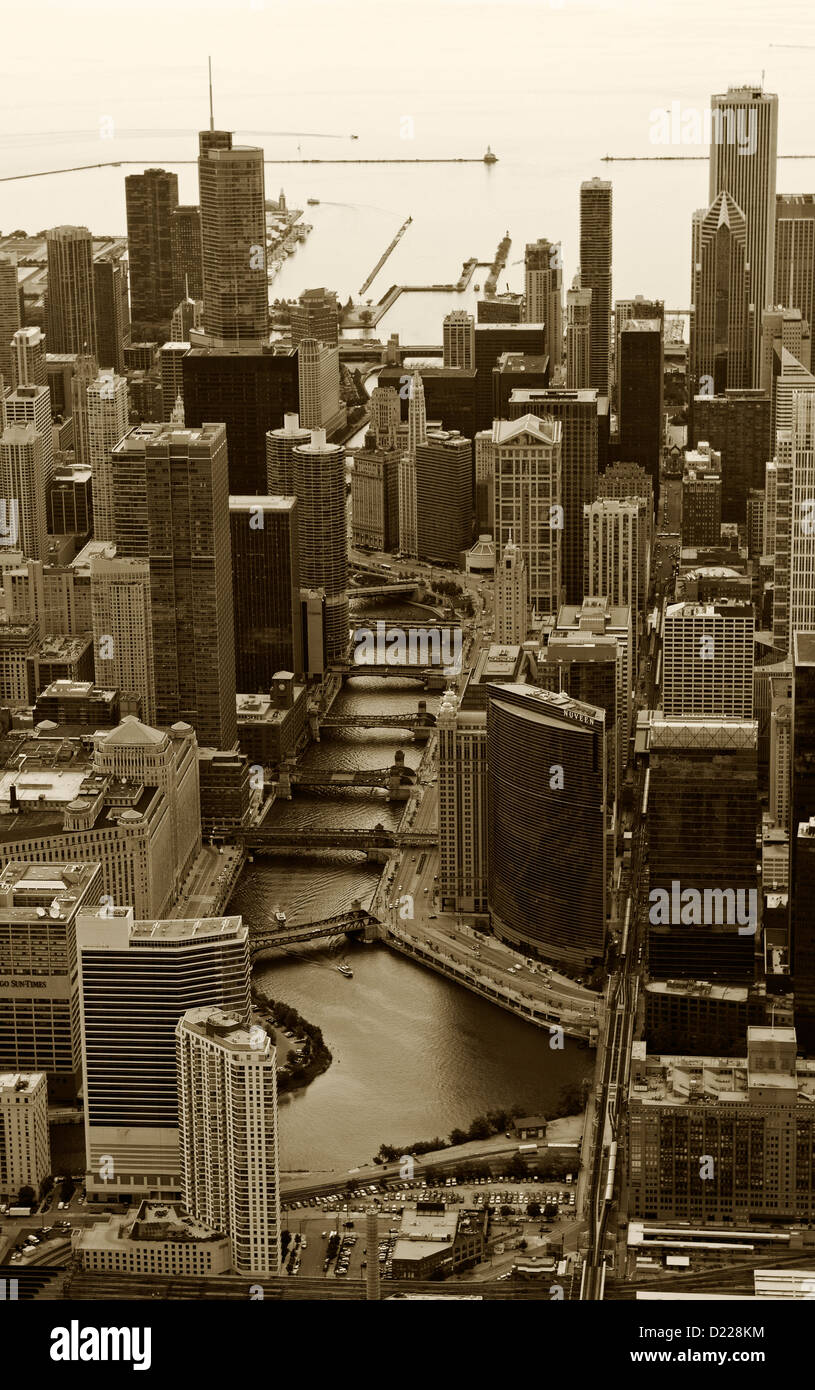 Bridges over chicago river hi-res stock photography and images - Alamy