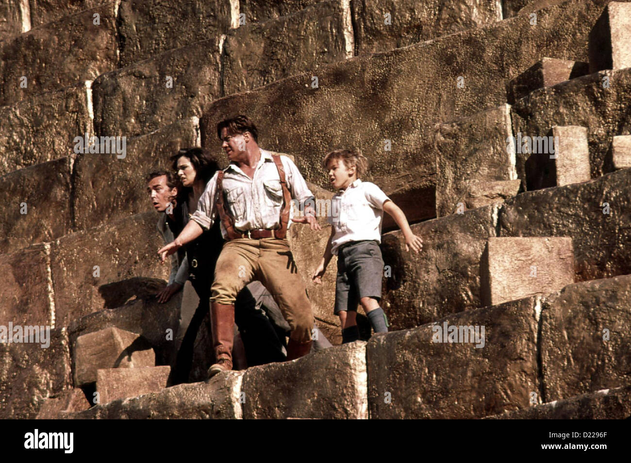 Mummy Returns,  --  Jonathan (John Hannah), Evelyn (Rachel Weisz), Rick O'Connell (Brendan Fraser), Alex (Freddie Boath) *** Stock Photo