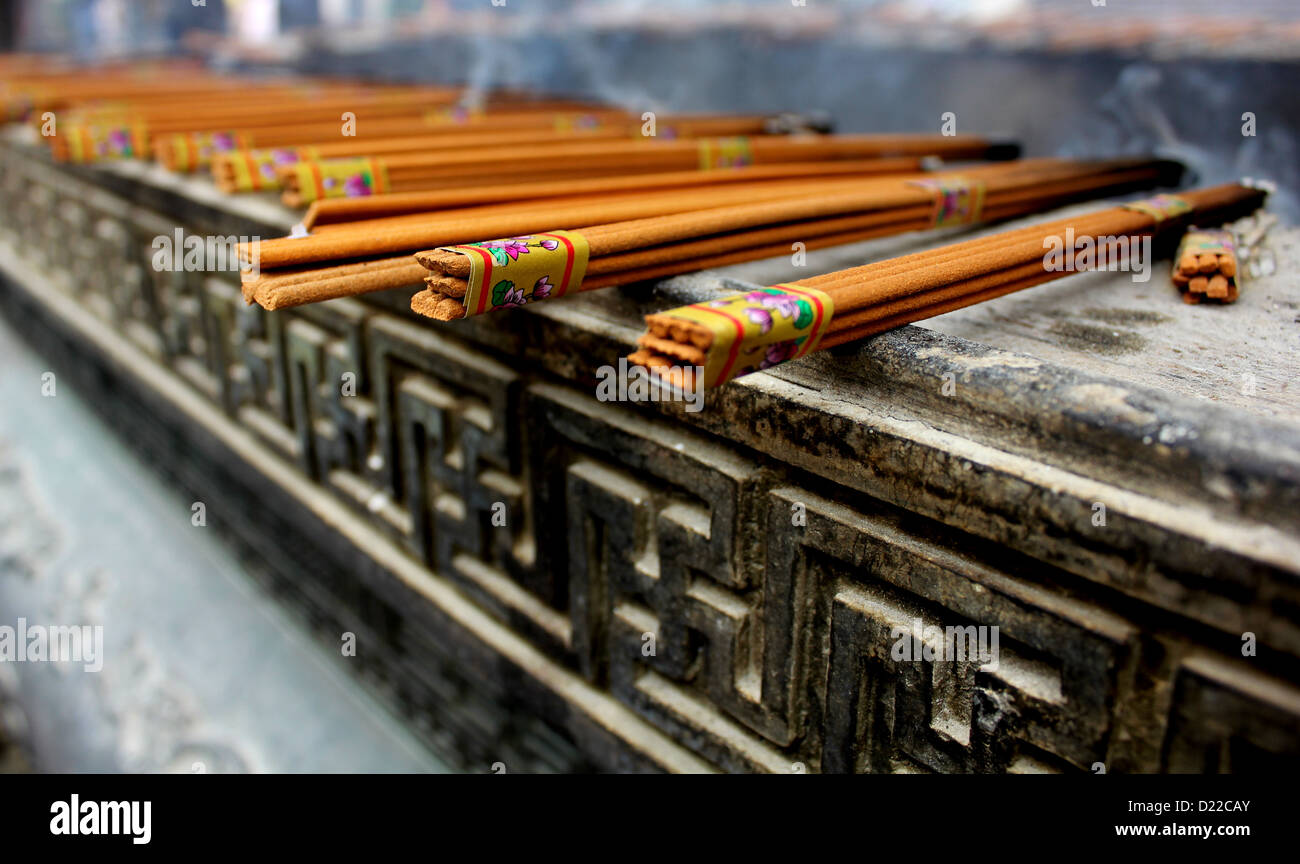 Incense burning at Jing'an temple in Shanghai, China Stock Photo