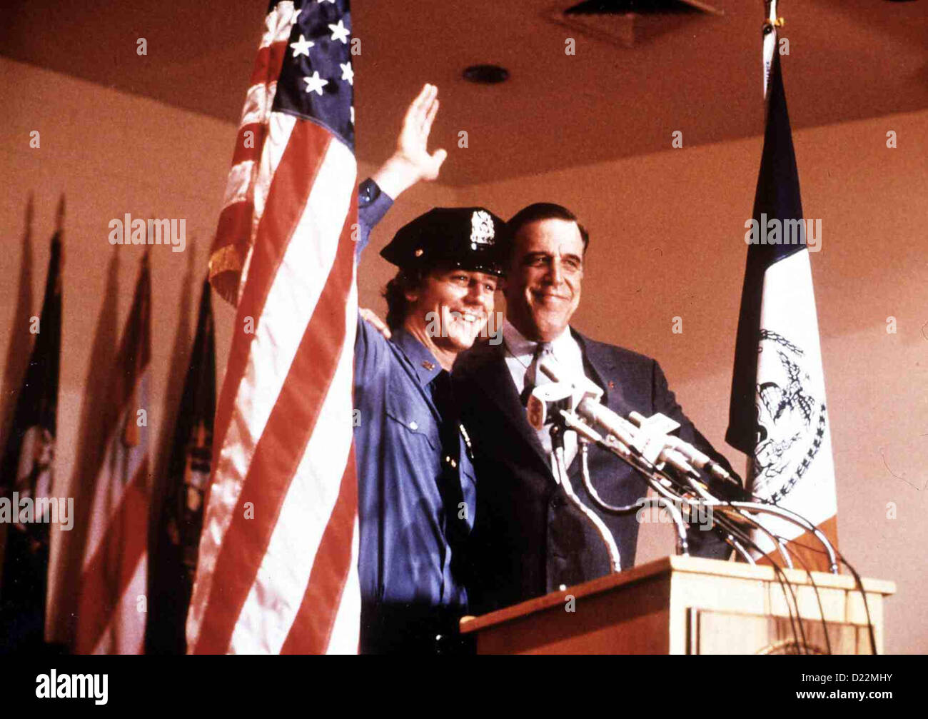 Off Beat - Lasst Die Bullen Tanzen  Off Beat  Judge Reinhold, Fred Gwynne Joe (Judge Reinhold) wird zum Helden des Tages, als Stock Photo