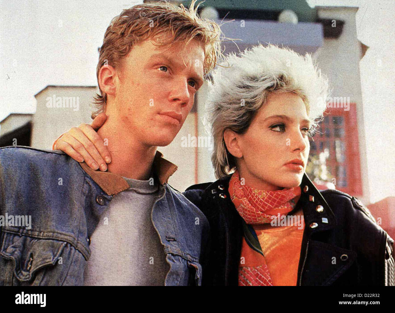 Heisse Hölle L.A.  Out Bounds  Anthony Michael Hall, Jenny Wright Als Daryl Cage (Anthony Michael Hall) seinen Bruder in L.A. Stock Photo