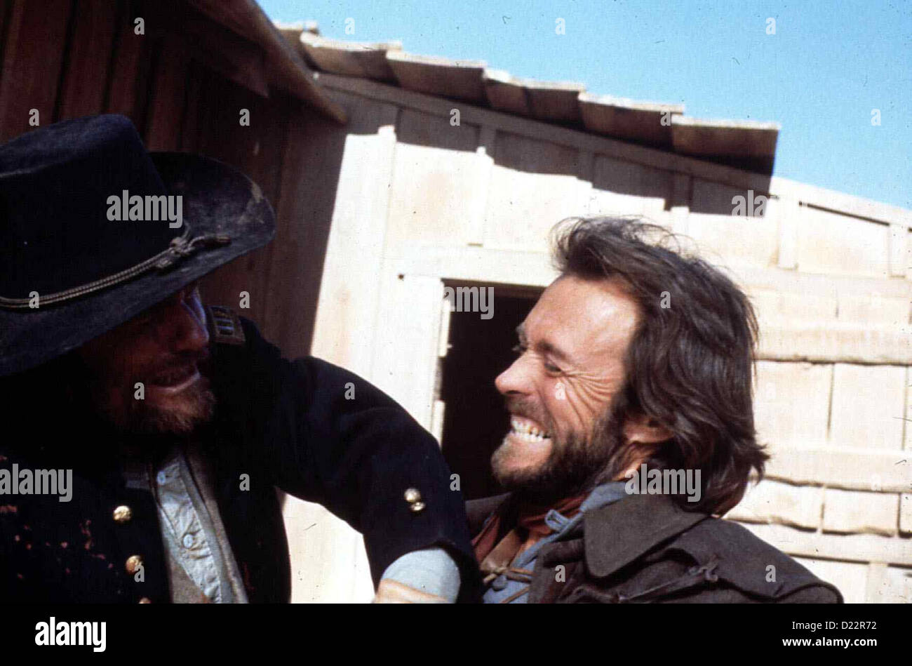 Der Texaner  Outlaw Josey Wales,  Clint Eastwood Nachdem ein Trupp von Unions-Soldaten seine Familie ermordet und sein Haus Stock Photo