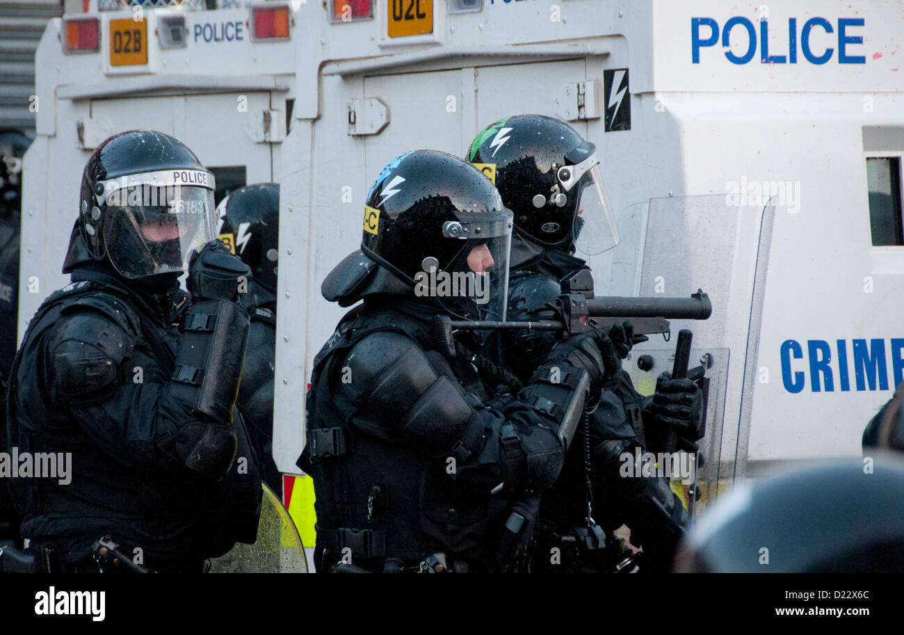 Belfast, UK. 12/01/13. Police use baton rounds as rioting breaks in the