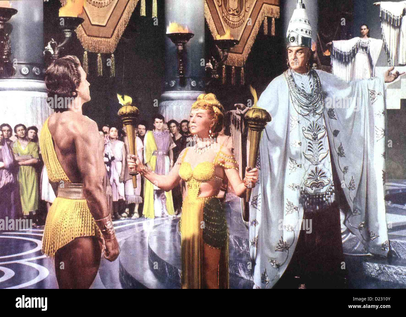 Tempel Der Versuchung  Prodigal,  Lana Turner, Louis Calhern Im Astarte-Tempel bereiten die Hohepriesterin Samarra (Lana Stock Photo