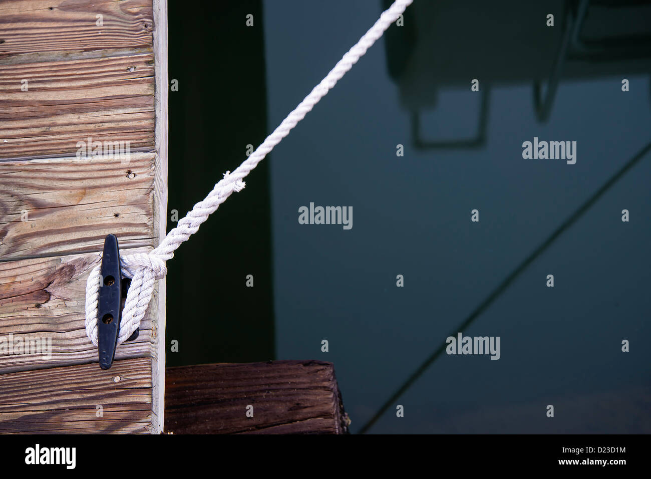 Boat Tie Down Rope Stock Photos & Boat Tie Down Rope Stock Images Alamy