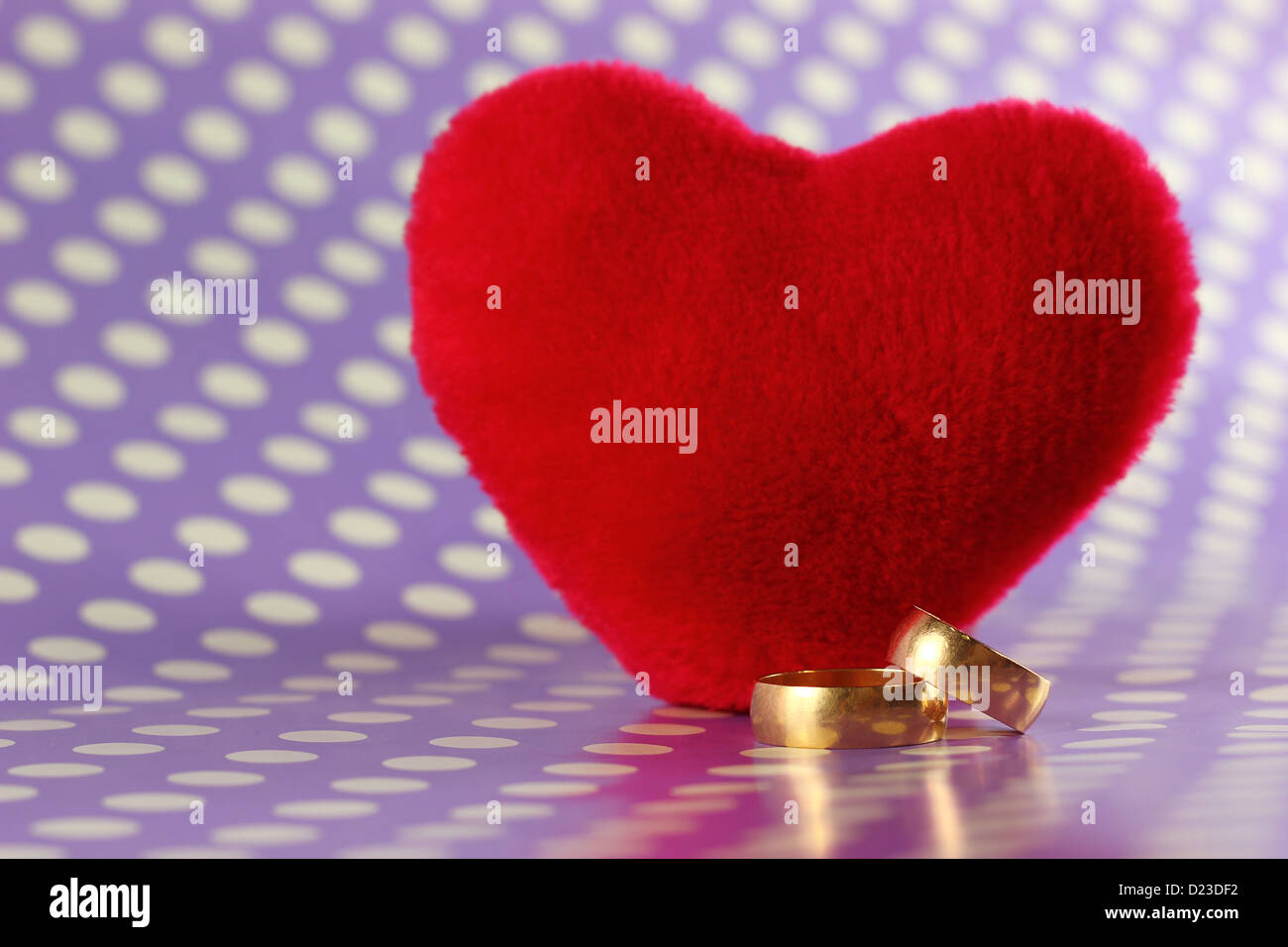 Heart wedding rings hi-res stock photography and images - Alamy