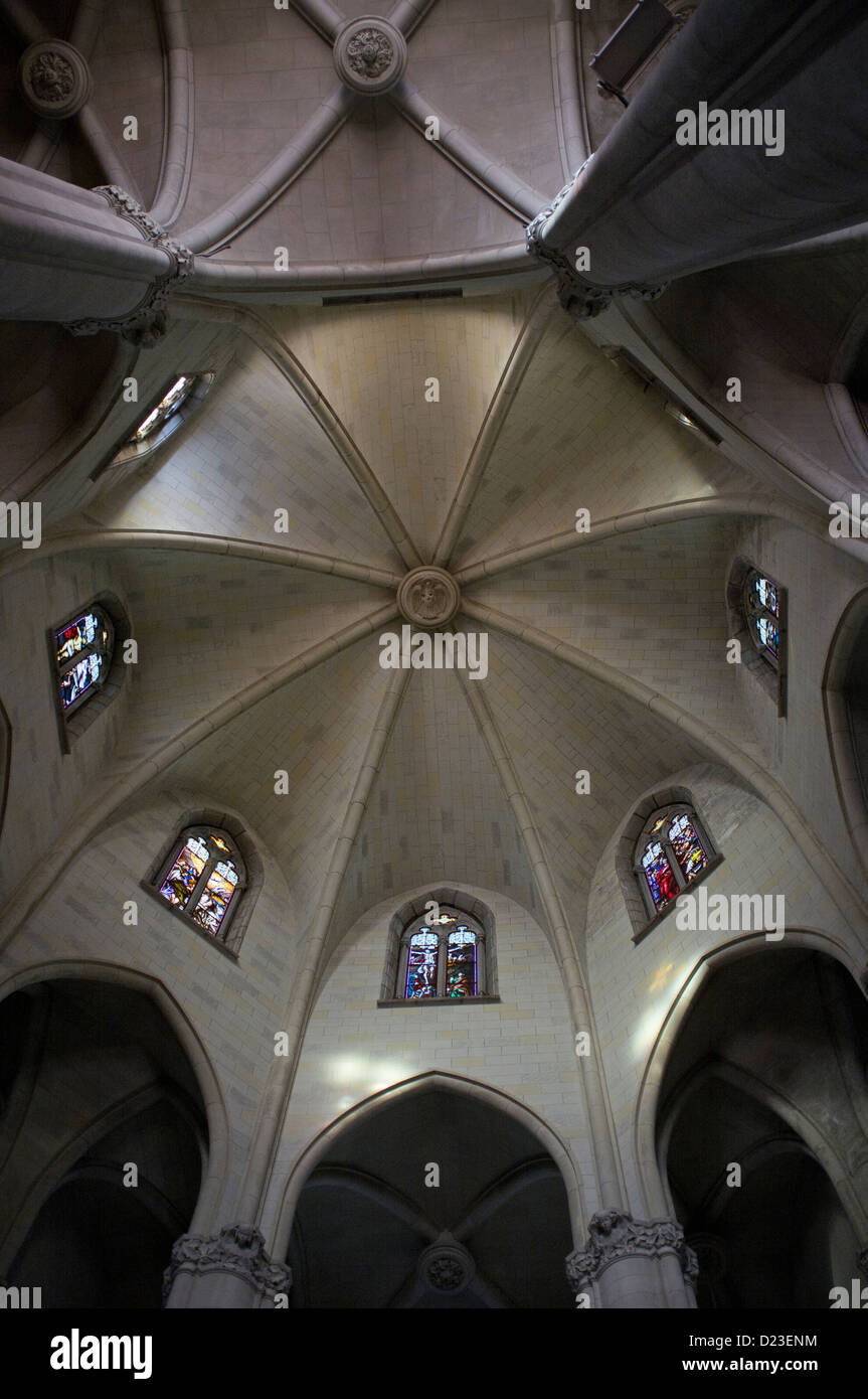 Vaulted ceiling, Church of the Sacred Heart of Jesus, Barcelona, Spain Stock Photo