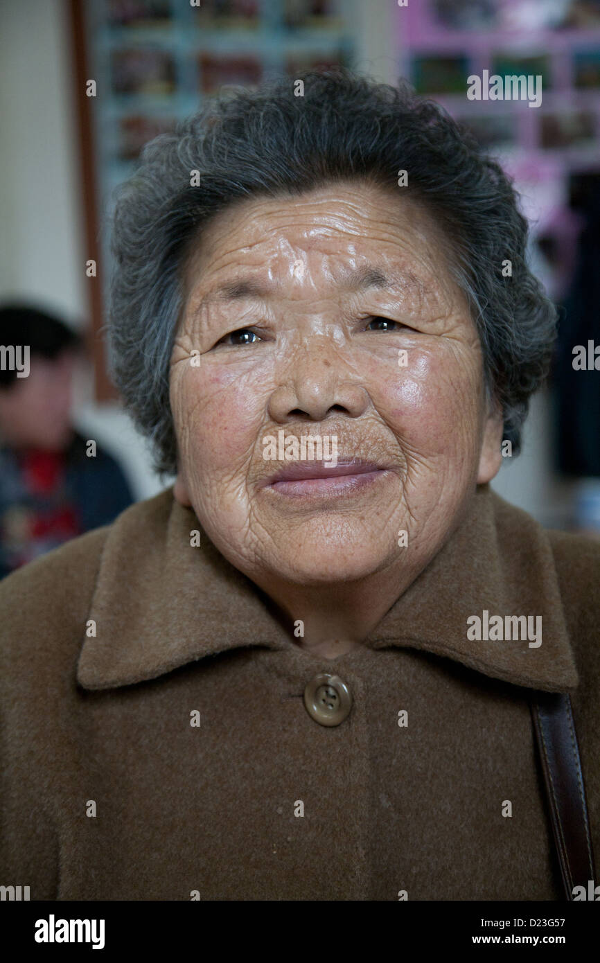 pORTRAIT OF sOUTH kOREAN WOMAN WHO LIVED THROUGH THE kOREAN WAR Stock Photo