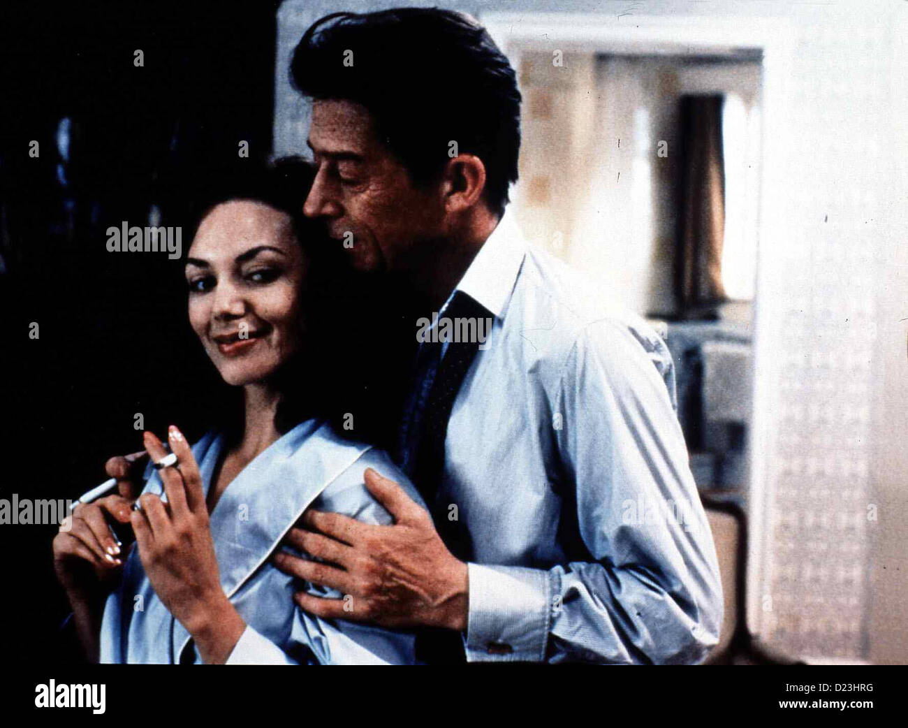 Scandal  Scandal  Joanne Whalley-Kilmer, John Hurt Stephen Ward (John Hurt) wird Christines (Joanna Whalley-Kilmer) väterlicher Stock Photo