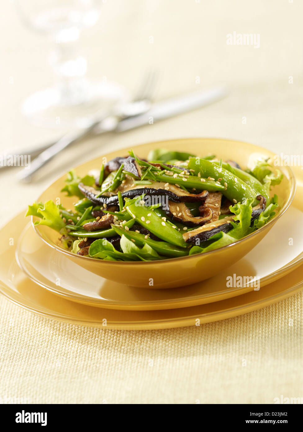 Snap pea and mushroom stir fry Stock Photo Alamy