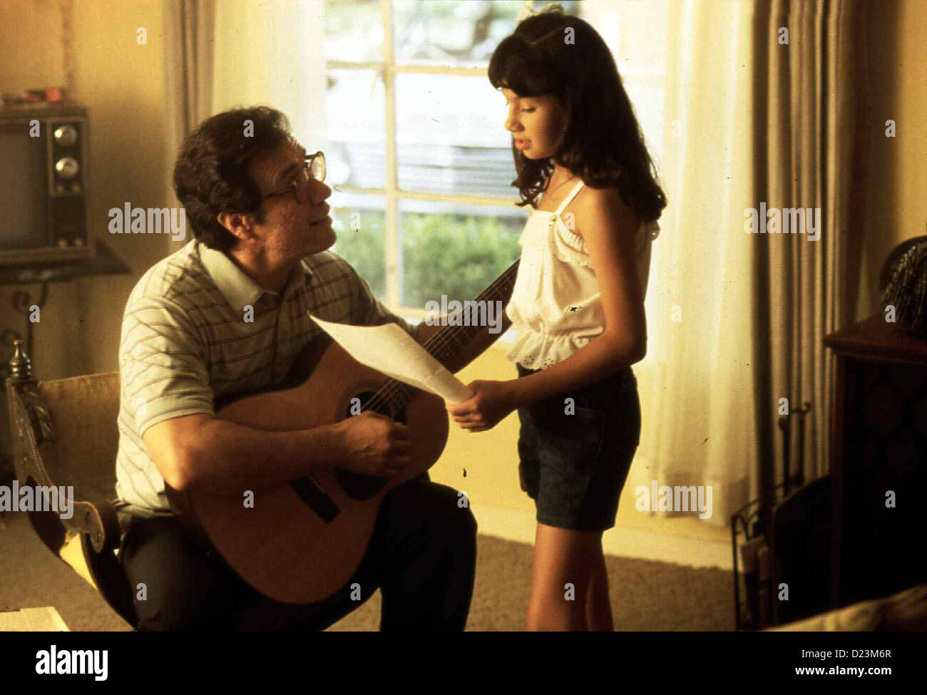 Selena - Ein Amerikanischer Traum  Selena  Abraham Quintanilla (Edward James Olmos), Selena (Rebecca Lee Meza) *** Local Stock Photo