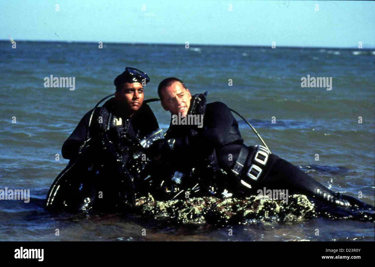 Navy Action  Silver Strand  Anjul Nigam, Gil Bellows Als Brians (Gil Bellows) Affaere bekannt wird, haelt nur noch der Stock Photo