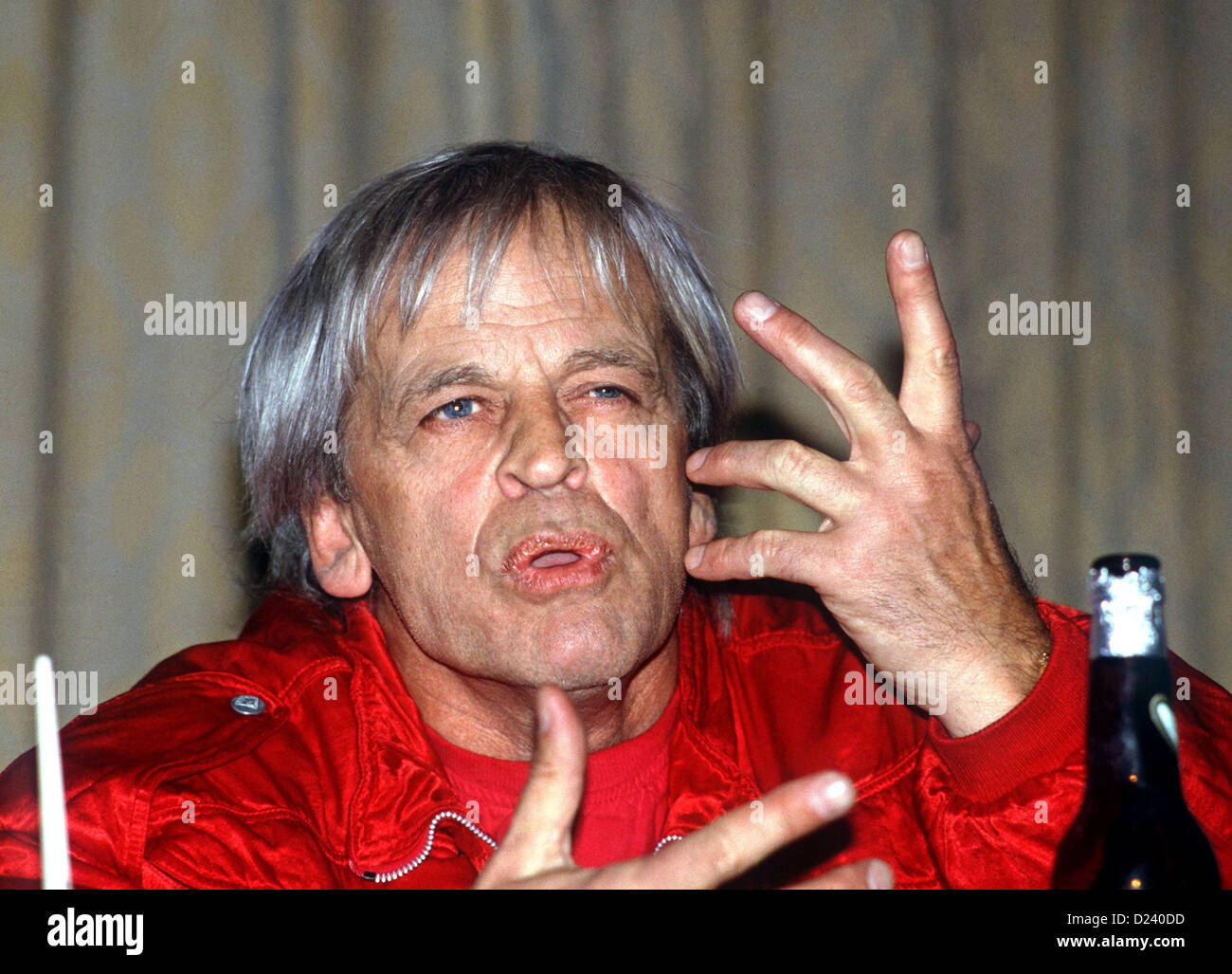 (dpa files) - German actor Klaus Kinski speaks about his film 'Kommando Leopard' ('Commando Leopard', 1985) during a press conference in Hamburg, 22 October 1985. An 'enfant terrible' of the film industry, his films include 'Aguirre, der Zorn Gottes' ('Aguirre: The Wrath of God') and 'Nosferatu: Phantom der Nacht' ('Nosferatu the Vampire'). Kinski was born on 18 October 1926 in Danzig, Germany (now Gdansk, Poland) under the name of Nikolaus Guenther Nakszynski and died on 23 November 1991 in Lagunitas, California, of a heart attack. Stock Photo