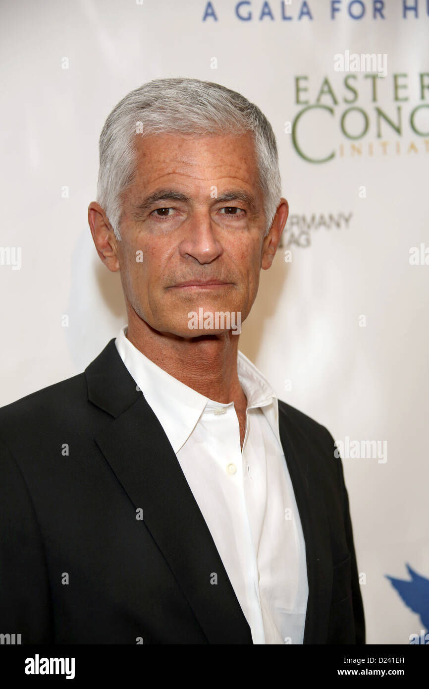 US Photographer James Nachtwey arrives at the Cinema For Peace Foundation's Gala For Humanity at Hotel Beverly Hills in Los Angeles, USA, on 11 January 2013. He was honored with the Cinema for Peace Humanitarian Award 2013. Photo: Hubert Boesl/dpa Stock Photo