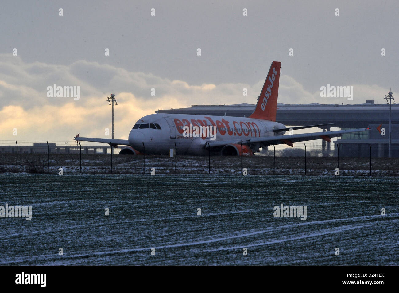 An ariplane turns in front of the terminal of Berlin Brandenburg Airport BER in Schoenefeld, Germany, 11 January 2013. After another postponement of the opening date it is unclear when exactly airplanes will be able to start and land at the airport. Photo: PAUL ZINKEN Stock Photo