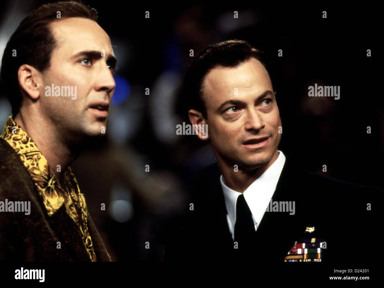 Spiel Auf Zeit  Snake Eyes  Nicolas Cage, Gary Sinise Rick Santoro (Nicolas Cage) diskutiert mit Kevin Dunne (Gary Sinise) die Stock Photo