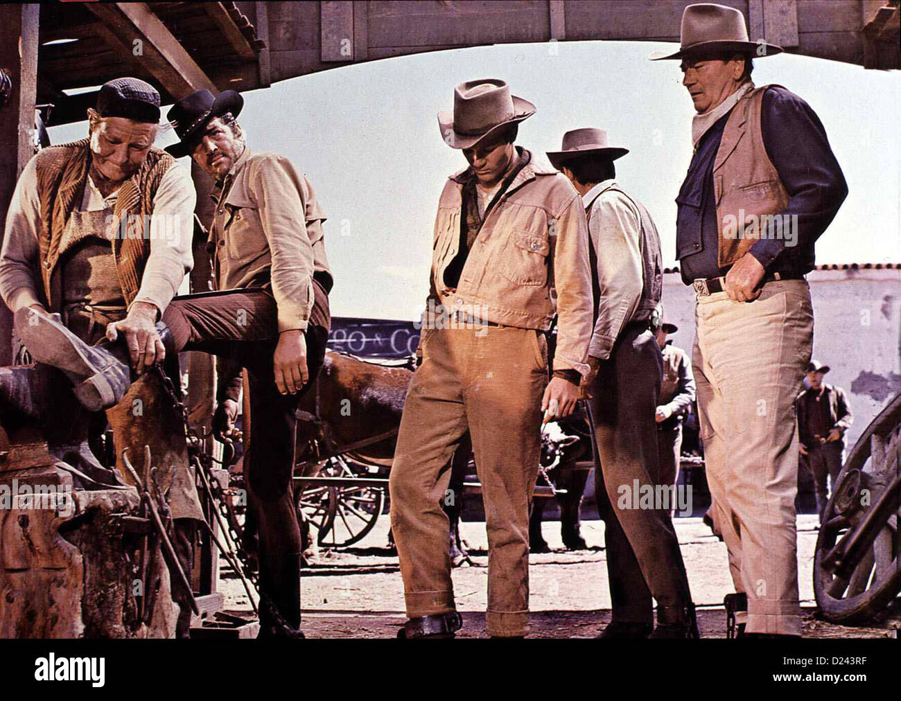 Die Vier Soehne Der Katie Elder  Sons Katie Elder,  ?, Dean Martin, Michael Anderson Jr, Earl Holliman, John Wayne Bei der Stock Photo