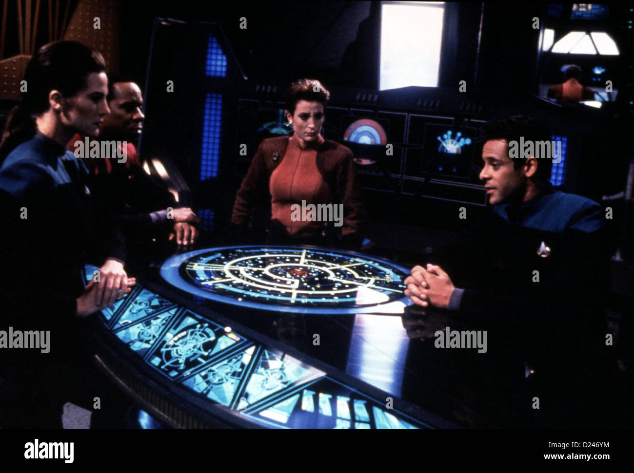 Star Trek: Deep Space Nine  Star Trek: Deep Space Nine  Lt. Jadzia Dax (Terry Farrell, l), Com. Sisko (Avery Brooks, r) *** Stock Photo