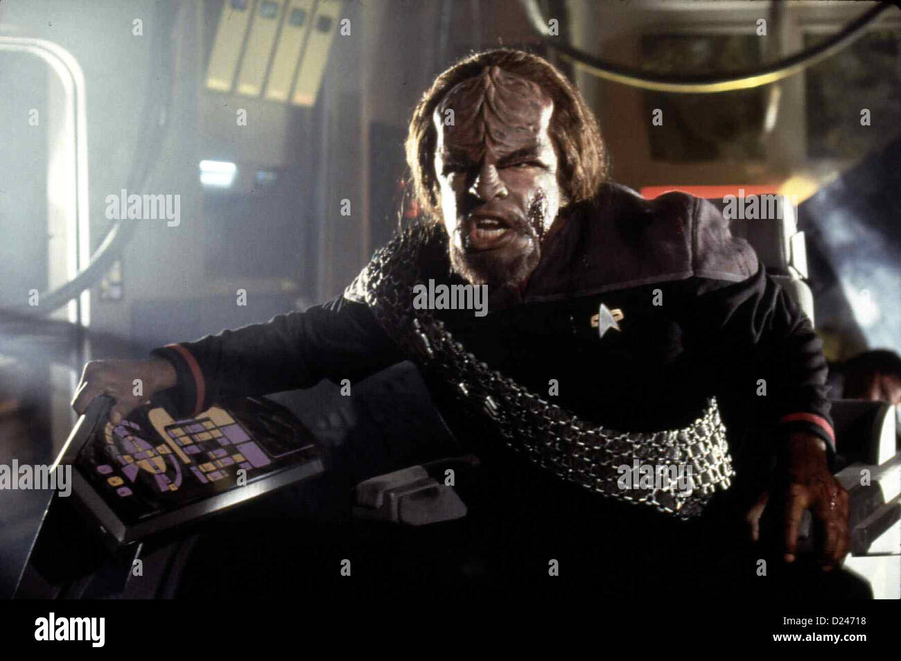 Star Trek - Der Erste Kontakt   Star Trek: First Contact   Lt. Come. Worf (Michael Dorn) *** Local Caption *** 1996  Paramount Stock Photo