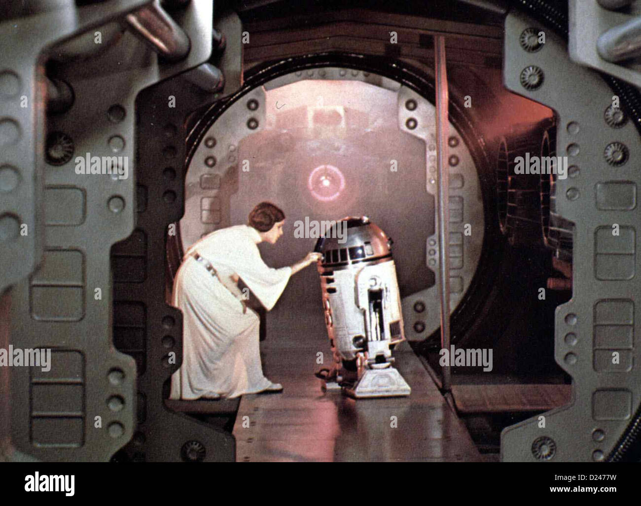Krieg Der Sterne  Star Wars  Carrie Fisher Prinzessin Leia Organa (Carrie Fisher) kümmert sich um R2D2. *** Local Caption *** Stock Photo