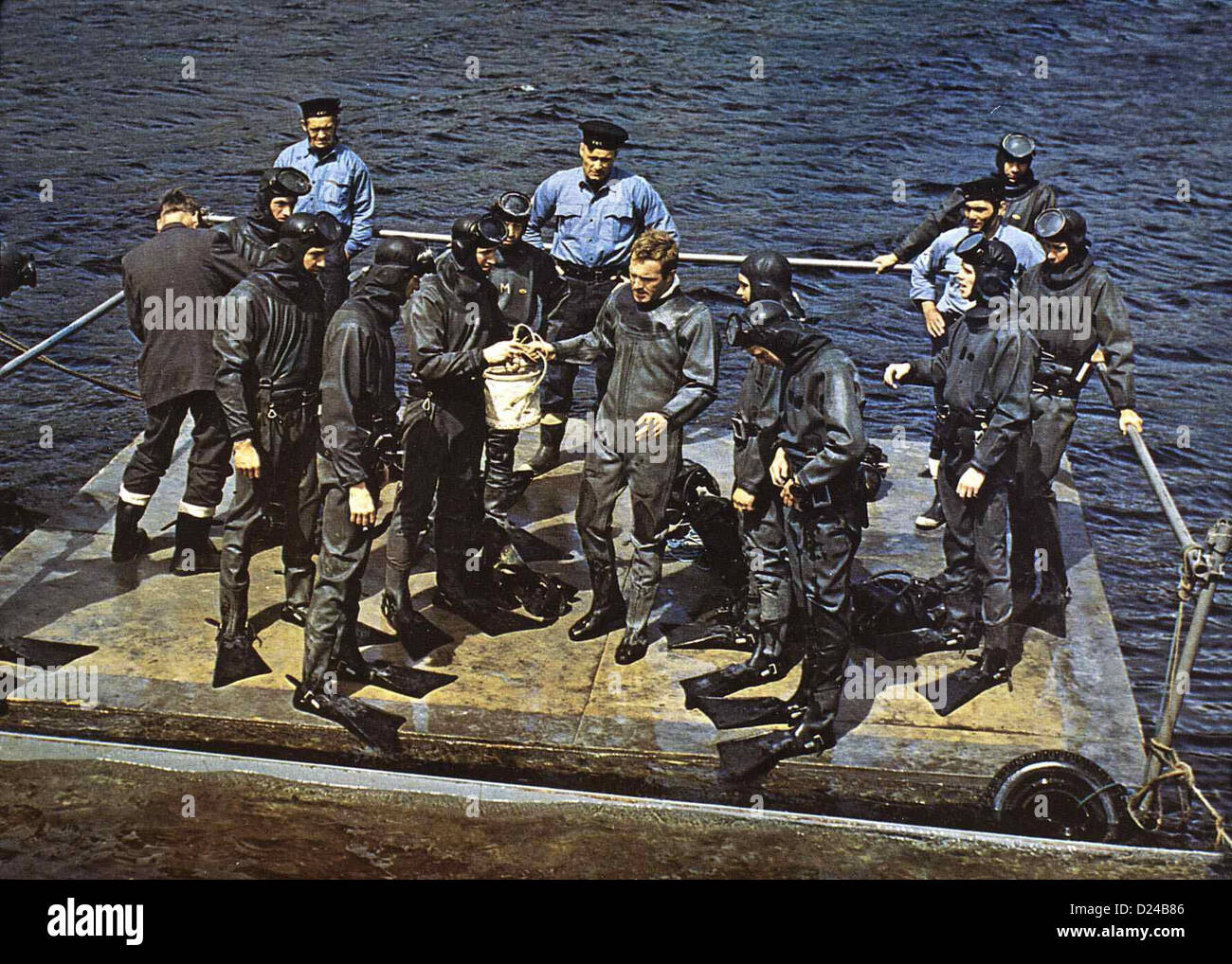 Tauchfahrt In Die Hölle  Submarine X - 1  James Caan Lt. Comdr. John Bolton (James Caan,m) hatte zuvor bei einem umstrittenen Stock Photo
